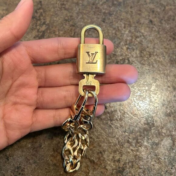 Louis Vuitton #319 Lock and Key Brass Gold with bracelet gold chain(unbranded) - Picture 5 of 5